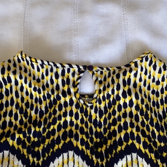 ILE New York yellow and navy shift dress with flared sleeves. - Picture 9 of 14